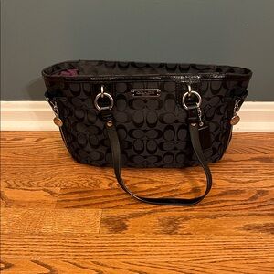COACH A1394-23766E Black Signature Jacquard Medium Shoulder Bag